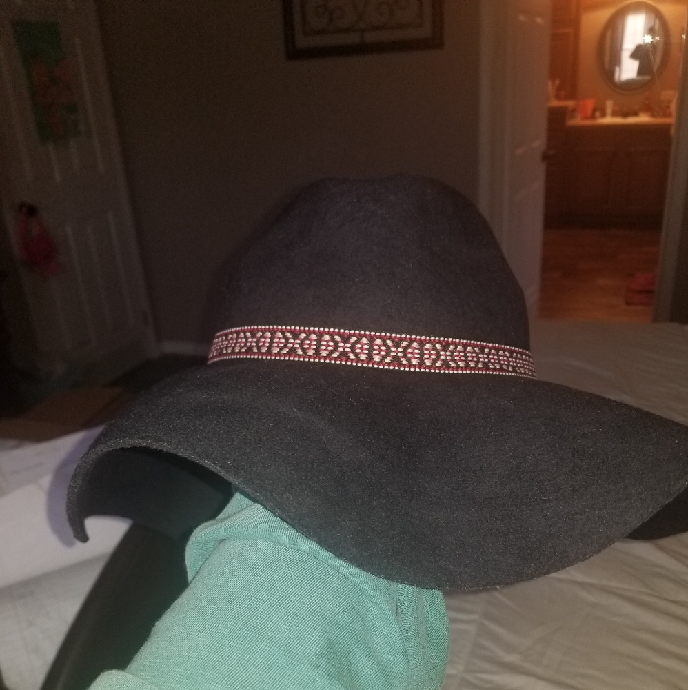 Wool floppy hat with wide brim - Picture 2 of 3